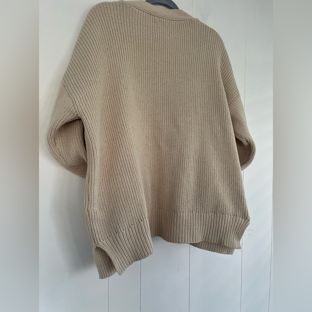 Abercrombie & Fitch Oversized Cream Cardigan
Buttons Pockets Size Small - Picture 9 of 15